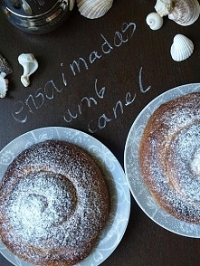 ENSAIMADAS AMB CANEL

Składniki (na 3 duże bułki)

700 g mąki pszennej
150 g cukru
4 jaja
200 ml oliwy z oliwek (łagodnej)
2 łyżeczki czystego, białego wieprzowego smalcu
200 ml...