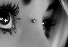<<bridge piercing>>Co sądzicie o tym piercingu?