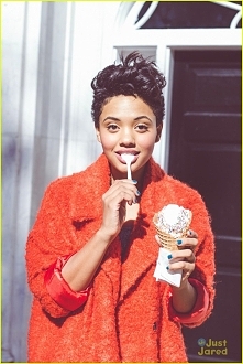 Kiersey Clemons