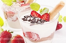 Truskawki w galaretce z kremem