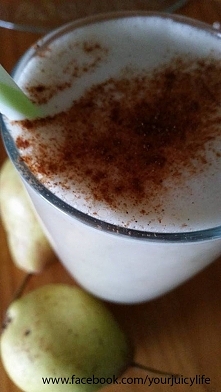Koktajl gruszkowy. 1 szklanka mleka ryżowego (lub innego), 1 gruszka, 1 miarka waniliowego Juice Plus, szczypta cynamonu.