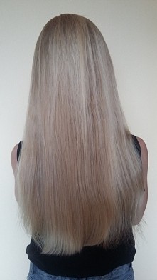 Najlepsza maska do włosów! ♡ 2 łyżki miodu 1 łyżka oliwy z oliwek 1 łyżka śmietany 1 łyżeczka olejku rycynowego! Wszystko mieszamy i nakładamy na włosy na ok. 1 godzinę :D A pot...