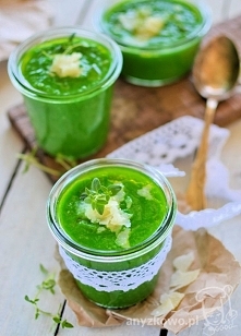 Zielony krem z groszku i natki pietruszki