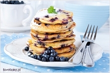 Placuszki jogurtowe z jagodami (owocami)