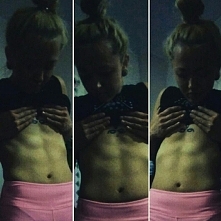 Robienie masy jest przeje*ane. 
Człowiek chciałby nadal mieć ładny brzuch, ale organizm odmawia współpracy.
Do wszystkiego dochodzą hormony... w tym nieszczęsny hormon stresu - ...