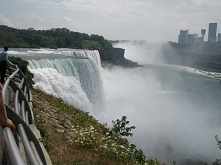 Widok na Canadę. Wodospad Niagara od strony USA. Fotografia z kategorii podróże i krajobrazy.