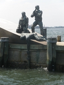 New York- bardzo spodobał mi się ten pomnik, do niego nie trzeba słów...
Fotografia z kategorii podróże, miejsca.
