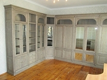 Meble w stylu Angielskim - gabinet z buku bielonego od Ludwik FIlip. SuperStolarz.pl to serwis, dzięki któremu znajdziesz najlepszego stolarza w swoim mieście. Zlecisz wykonanie...