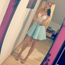 Rozkloszowana spódniczka + biały gorset