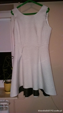 Śliczna sukienka z ogonem!!...