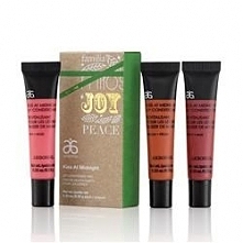 Idealny Prezent Świąteczny

Trio do ust

Oczekując na nowy rok, pożegnaj się ze spierzchniętymi ustami. Nawilżone usta są gładsze i bardziej jędrne, dzięki czemu pocałunki o pół...