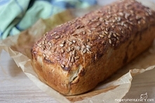 Przepis na prosty chleb z ziarnami – bez maszyny