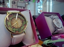 Zegarek vintage - ogród. W tle zegarek 'Now is a good time'
Polecamy!