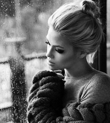 "Zależało mi na kimś, kto będzie moją kotwicą, wiesz? [...] Kto będzie dzwonił dzień w dzień z pytaniem, czy wszystko w porządku. Pobiegnie w środku nocy do apteki, gdy zac...