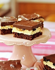 Ciasto z kremem i polewą czekoladowo-wiśniową