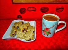 Makowe ciasteczkowe choinki przekładane dżemem wiśniowym.