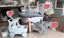 Drewniane ekologiczne wózeczki dla lalek i nie tylko od OLOKAGRUPPE..

Wymiary: dł.49 x wys.49 x szer.29 cm

Zapraszamy!