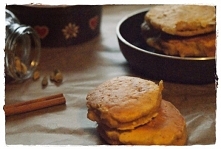 Waniliowe pancakes z gruszką i kardamonem