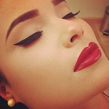 Klasyczna czerwień nigdy ni...