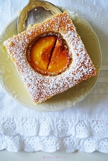 Ciasto jogurtowe z brzoskwiniami