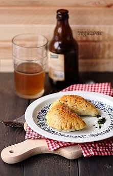 pierogi ze szpinakiem z ciasta pieczonego