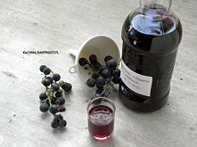 Nalewka z ciemnych winogron