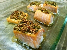 Pieczony łosoś z zielonym p...