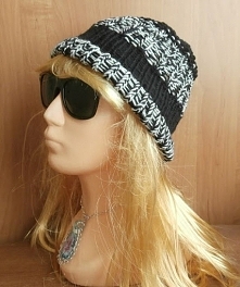 Czarno szara czapka damska zrobiona ręcznie
 obwód głowy 52 do 58 cm. głębokość 24 cm