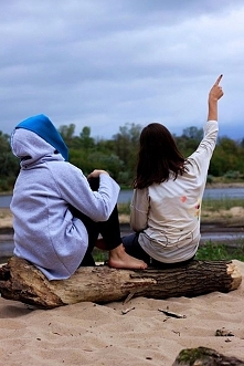 Plaża, bluza, wspomnienia