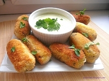 Składniki:
- 4 duże ziemniaki
- 200 g pieczarek
- 1 łyżka masła
- 2 jajka
- bułka tarta do panierowania
- sól
- pieprz
- olej do smażenia

Zielony sos:
- garść świeżej natki pie...