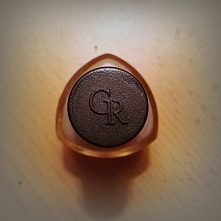 Jeśli chodzi o lakiery, to ufam tylko firmie Golden Rose, ponieważ wiem, ze ich lakiery nie zawierają substancji uczulających i drażniących skórę. Golden Rose to lakiery bez for...