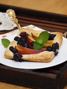 Galette z nektarynką i borówkami