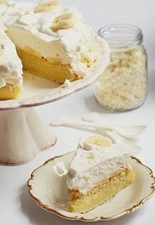 Tort z kremem bananowym