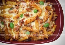 Makaron rurki z sosem mięsnym