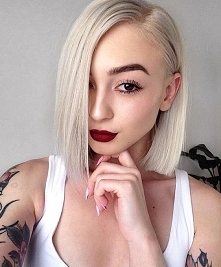 z mocnym akcentem na usta :)