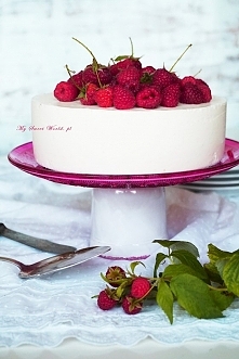 Torcik „ Malinowa niespodzi...