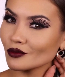 Halloweenowe pajęczynowe oczy i klasyczne, piękne, bordowe usta :)