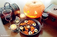 Creepy Pasta :)

Przepis:
- pół opakowania makaronu spaghetti;
- fioletowy i pomarańczowy barwnik spożywczy (może być też sok z czerwonej kapusty i sok z marchewki);
- 1 opakowa...