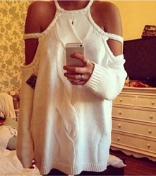 Sweter z odkrytymi ramionami