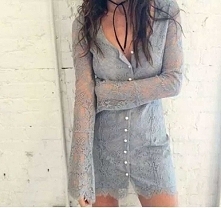 Koronkowa sukienka z długim rękawem