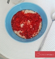 Dietetyczna kolacja czyli prosta owsianka z dżemem truskawkowym :)