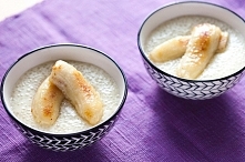 KOKOSOWY PUDDING Z TAPIOKI, Z KARMELIZOWANYMI BANANAMI