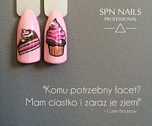 Carrie - bohaterka Seks w wielkim mieście - zna facetów najlepiej 
➡ pazurki zrobione lakierami hybrydowymi i żelami kolorowymi SPN Nails