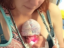 To dziecko urodziło się o wiele za wcześnie. Lekarze zdecydowali się umieścić go w plastikowym worku. To, co stało się później, jest niewiarygodne! WIĘCEJ PO KLIKNIĘCIU W OBRAZEK.