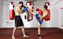 TAJSKI BOKS – SPORT DLA TWARDZIELI

Tajski boks, zwany także muay thai, to sztuka walki skupiająca się na walce w ringu, w której wykorzystywane są głównie uderzenia łokciami i ...