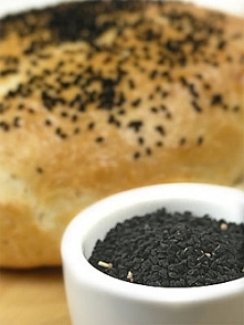 Czarnuszka - świetna przyprawa do wypieków

Czarnuszka (łacińska nazwa: Nigella) jest popularna w Indiach, gdzie przyprawia się nią warzywa i potrawy z nasion strączkowych. Jest...