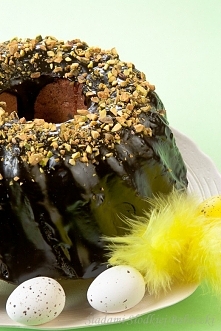 Wielkanocna babka waniliowa z marcepanem