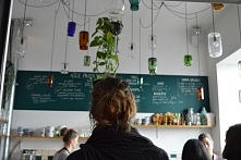 "Większość ludzi nie prowadzi swojego życia.
Oni tylko je akceptują."
— John Kotter