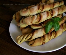 Serowe paluchy z pesto