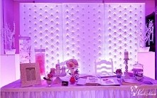 dekoracja światłem ściany za mlodymi coś nowego ☺